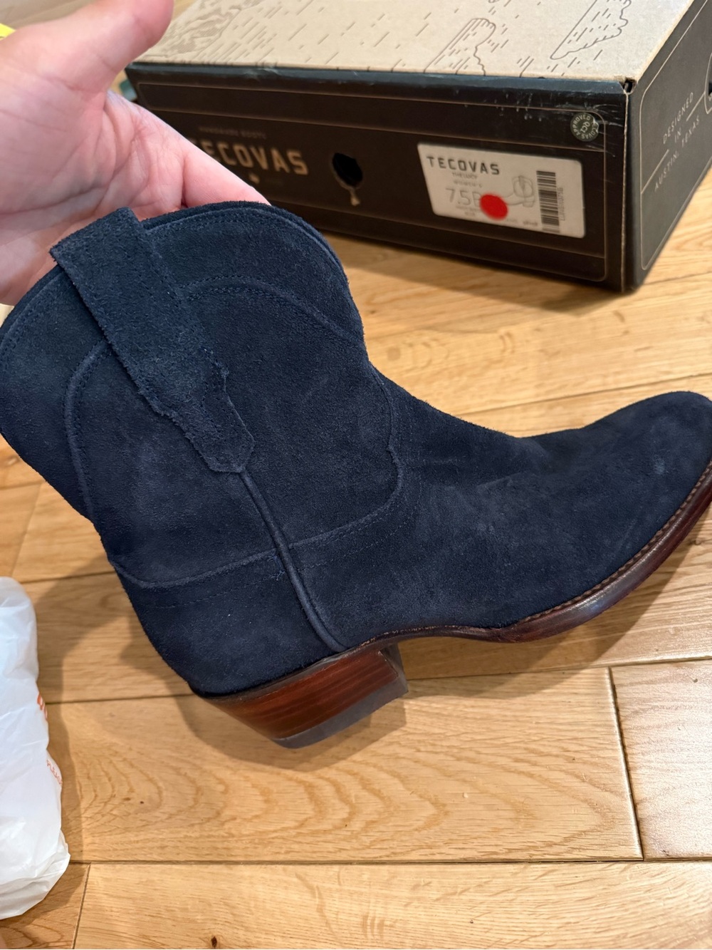 Tecovas. The Lucy in Navy Suede 7.5 Womens. - Picture 3 of 7